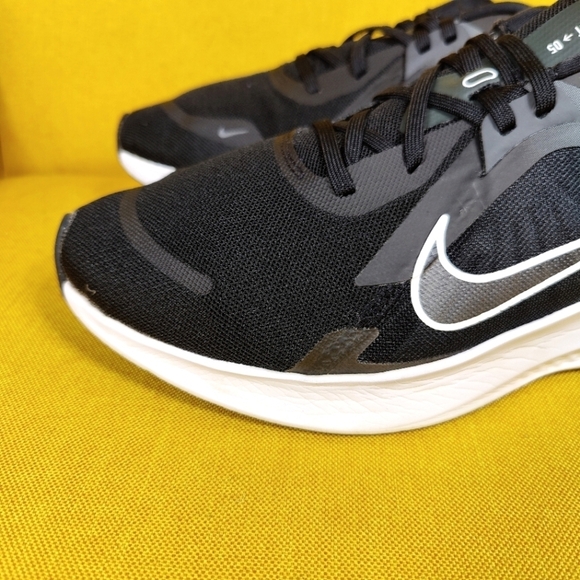 Nike Men's Quest 5 Black White Smoke Grey Running Sneakers Men's Shoes Size 11 - Picture 3 of 9